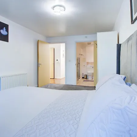 Newly Furnished Stunning 2 Bedroom Flat Edgware Exterior photo