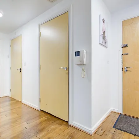 Newly Furnished Stunning 2 Bedroom Flat Edgware Exterior photo